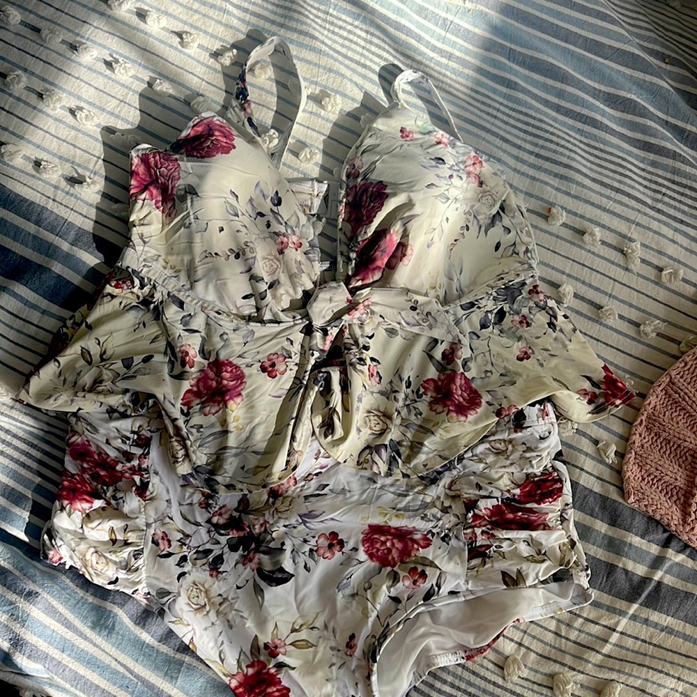 In this lot there are 6 full bathing suits. Fit 16-18 and some are 3xl.